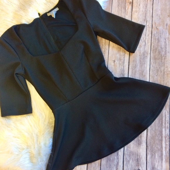 H&M Tops - 🍁H&M Peplum Black Top Shirt